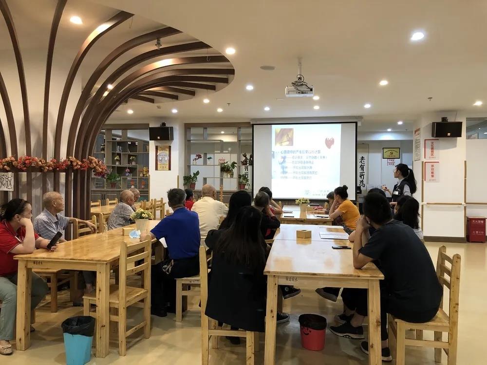 华新街街道养老服务中心——“共建共享，健康重庆”健康知识公益讲座